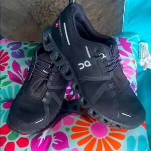 On cloud Running Black waterproof shoes